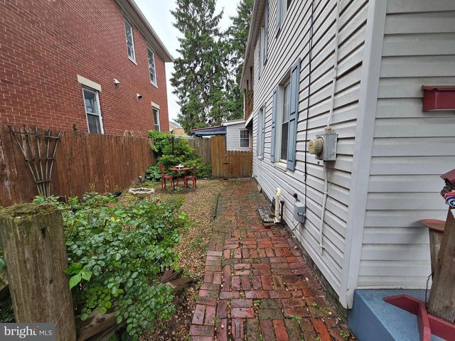 538 E E QUEEN STREET, Chambersburg, PA 17201