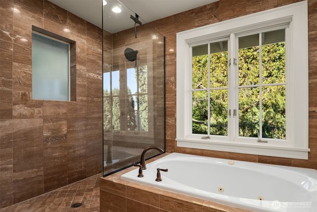 3645 92nd Avenue SE, Mercer Island, WA 98040