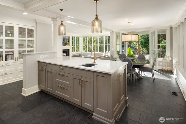 3645 92nd Avenue SE, Mercer Island, WA 98040