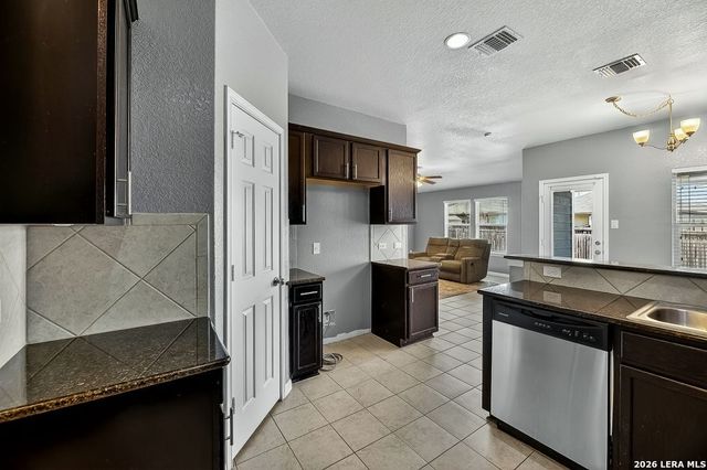 2499 DIAMONDBACK TRL, New Braunfels, TX 78130
