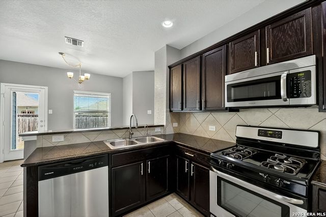 2499 DIAMONDBACK TRL, New Braunfels, TX 78130