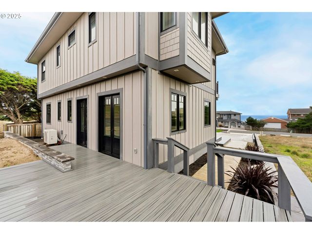 2485 BEACH LOOP Dr, Bandon, OR 97411