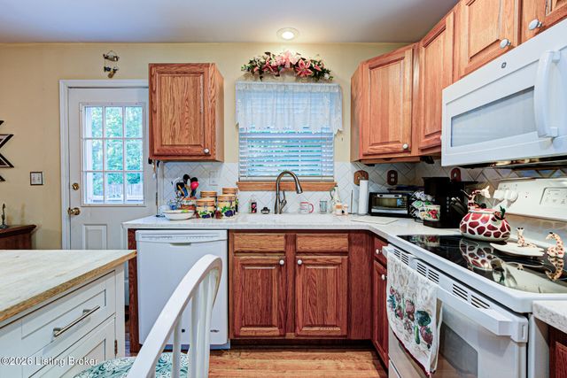 4532 Meadowlark Manor Ln 3, Louisville, KY 40245