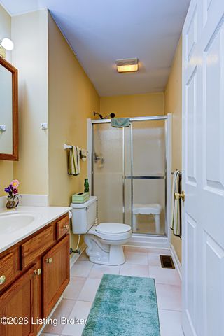 4532 Meadowlark Manor Ln 3, Louisville, KY 40245
