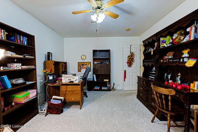 4532 Meadowlark Manor Ln 3, Louisville, KY 40245