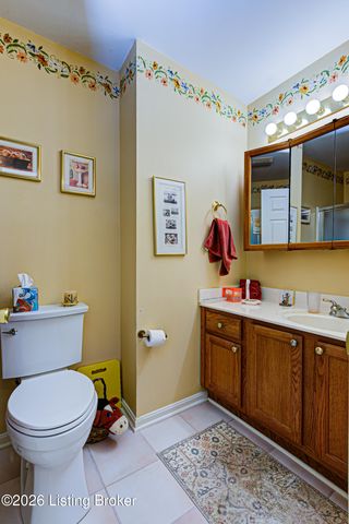 4532 Meadowlark Manor Ln 3, Louisville, KY 40245