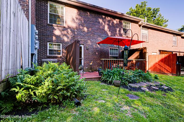 4532 Meadowlark Manor Ln 3, Louisville, KY 40245