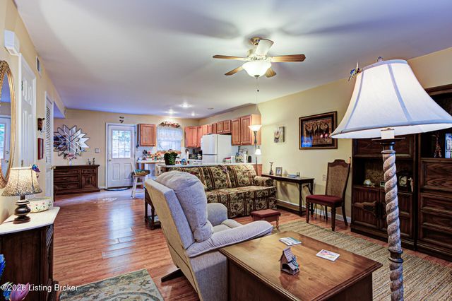 4532 Meadowlark Manor Ln 3, Louisville, KY 40245