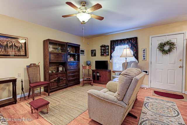 4532 Meadowlark Manor Ln 3, Louisville, KY 40245