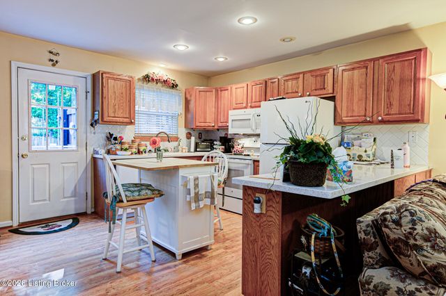4532 Meadowlark Manor Ln 3, Louisville, KY 40245