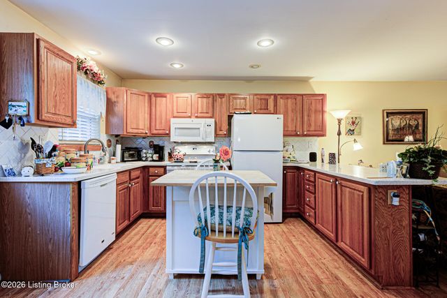 4532 Meadowlark Manor Ln 3, Louisville, KY 40245