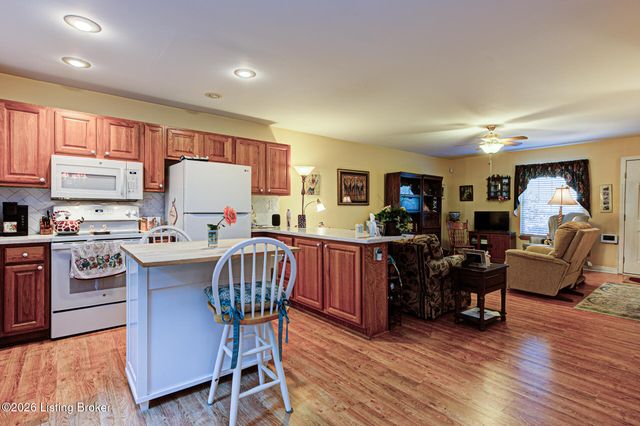 4532 Meadowlark Manor Ln 3, Louisville, KY 40245