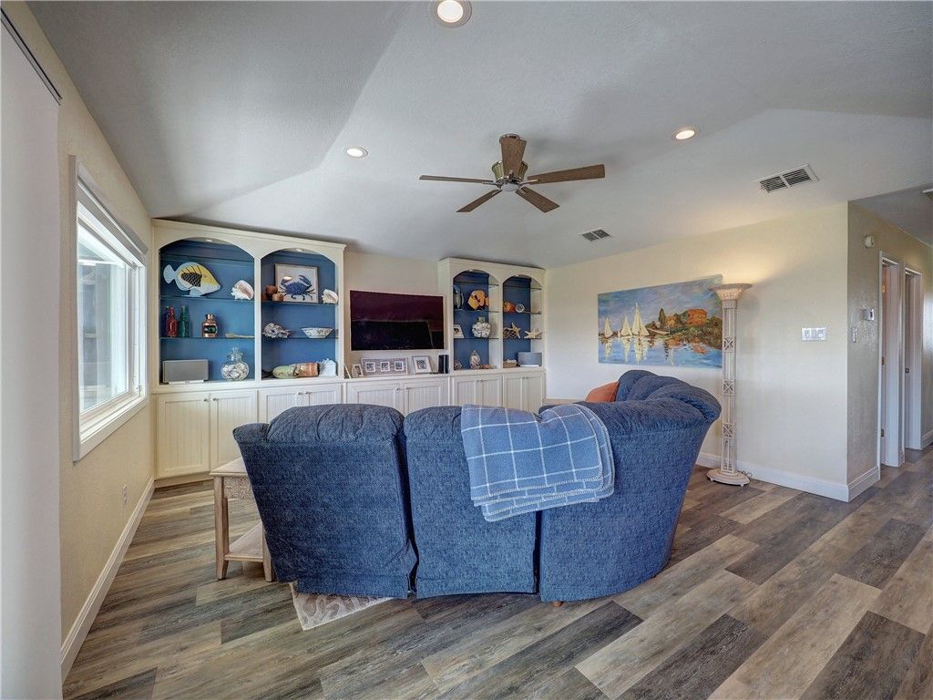 103 Driftwood Dr, Aransas Pass, TX 78336 — photo 2