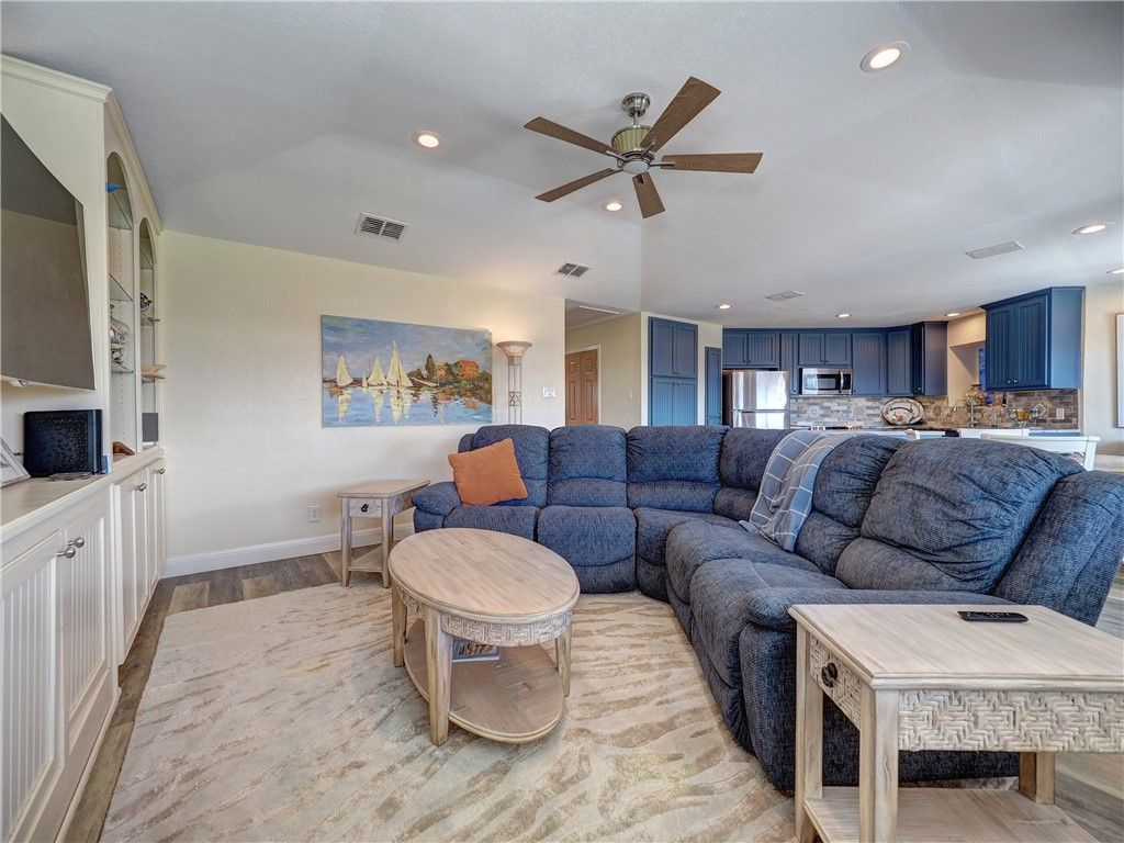 103 Driftwood Dr, Aransas Pass, TX 78336 — photo 3