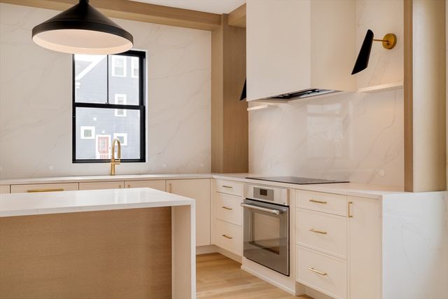 17 South Waverly 1, Boston, MA 02135