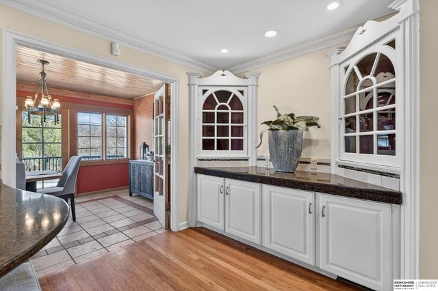 455 N 61 Street, Omaha, NE 68132