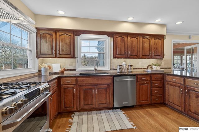 455 N 61 Street, Omaha, NE 68132