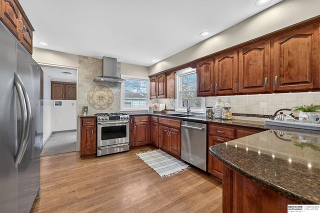 455 N 61 Street, Omaha, NE 68132