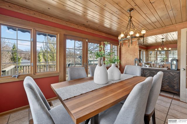 455 N 61 Street, Omaha, NE 68132