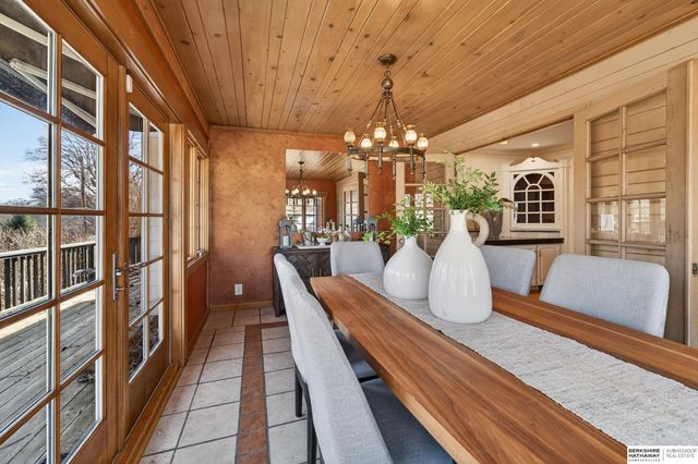 455 N 61 Street, Omaha, NE 68132