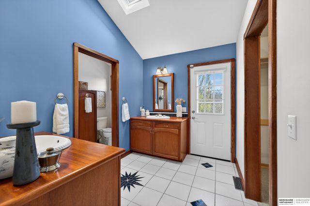 455 N 61 Street, Omaha, NE 68132