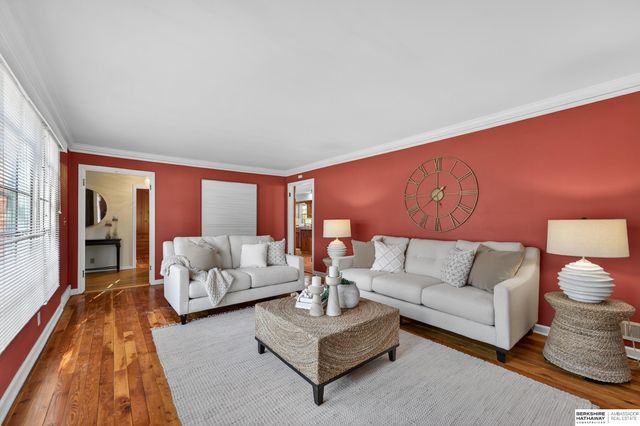 455 N 61 Street, Omaha, NE 68132