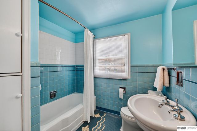 455 N 61 Street, Omaha, NE 68132