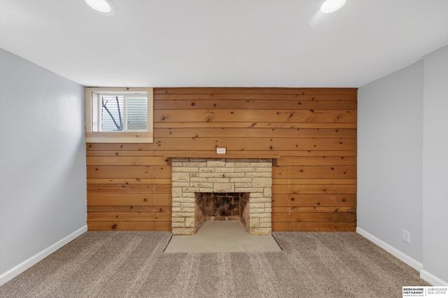 455 N 61 Street, Omaha, NE 68132