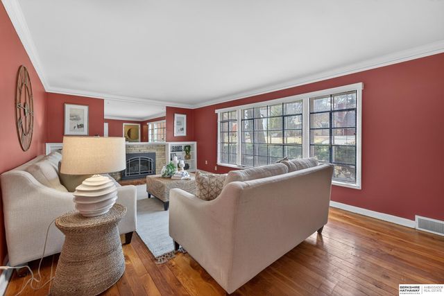 455 N 61 Street, Omaha, NE 68132