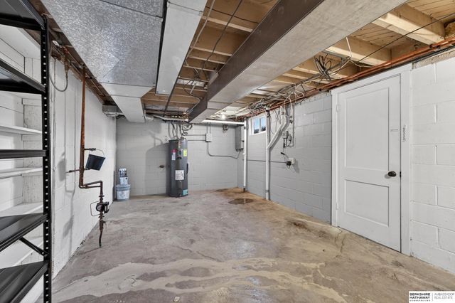 455 N 61 Street, Omaha, NE 68132