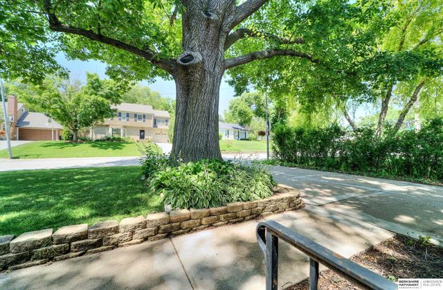 455 N 61 Street, Omaha, NE 68132