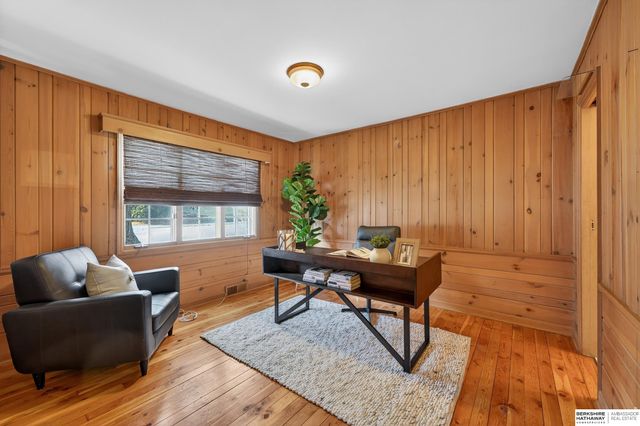 455 N 61 Street, Omaha, NE 68132