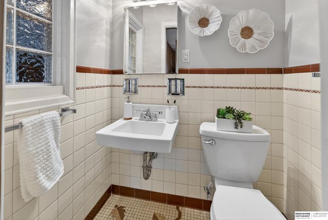 455 N 61 Street, Omaha, NE 68132