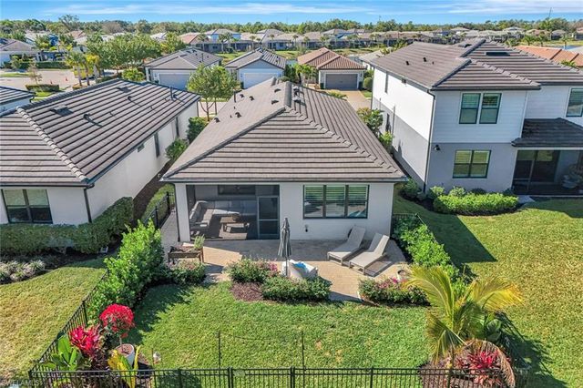 2240 Yellowfin CIR, Naples, FL 34114