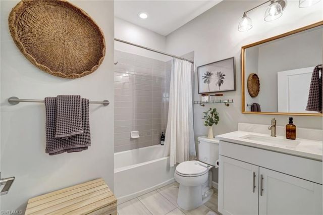 2240 Yellowfin CIR, Naples, FL 34114