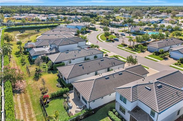 2240 Yellowfin CIR, Naples, FL 34114