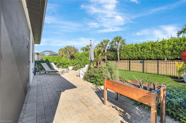 2240 Yellowfin CIR, Naples, FL 34114