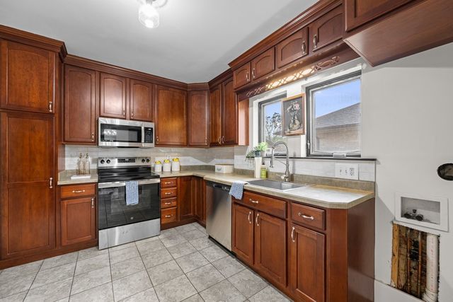 2914 25th Avenue, Moline, IL 61265
