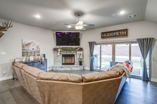 1800 Pedernales Street, Burleson, TX 76028