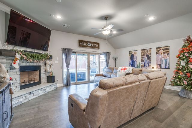 1800 Pedernales Street, Burleson, TX 76028