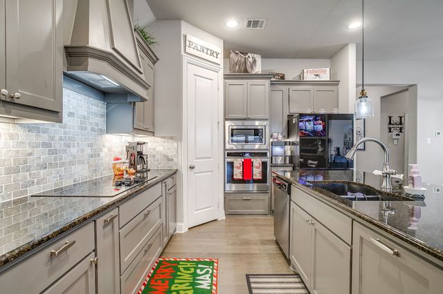 1800 Pedernales Street, Burleson, TX 76028