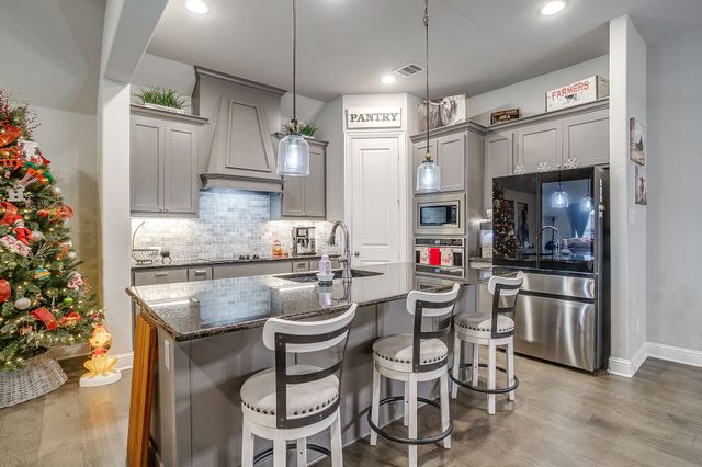 1800 Pedernales Street, Burleson, TX 76028