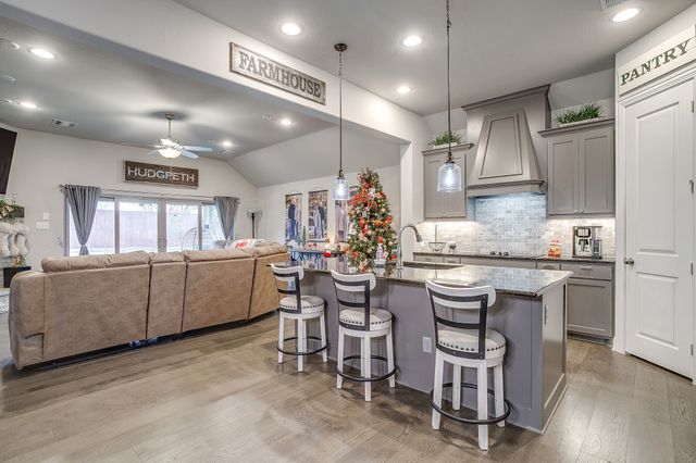 1800 Pedernales Street, Burleson, TX 76028