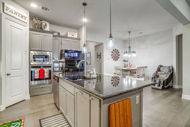 1800 Pedernales Street, Burleson, TX 76028