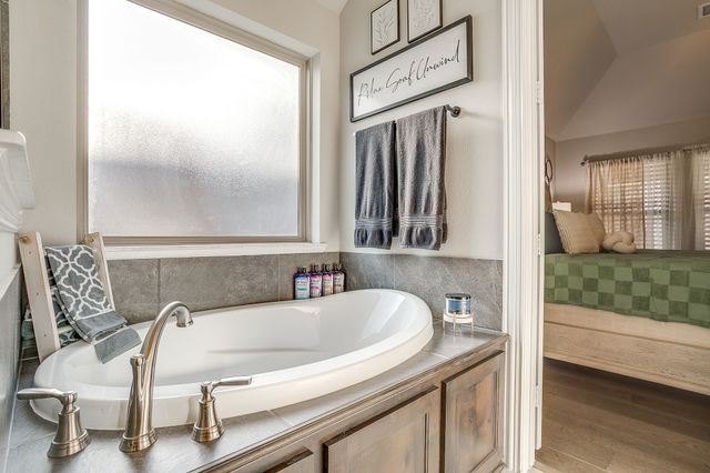 1800 Pedernales Street, Burleson, TX 76028