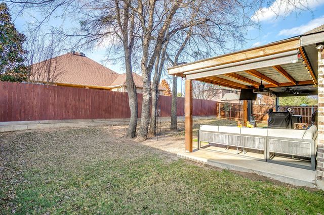 1800 Pedernales Street, Burleson, TX 76028