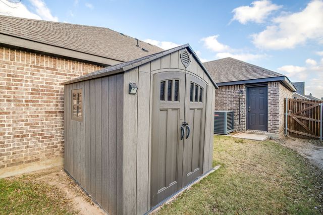1800 Pedernales Street, Burleson, TX 76028