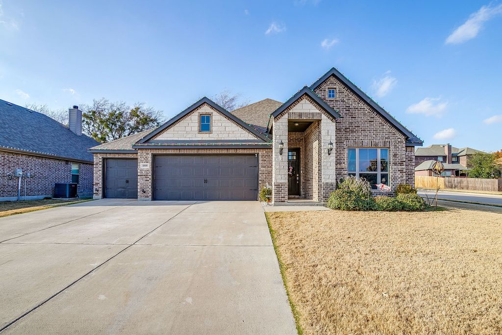 1800 Pedernales Street, Burleson, TX 76028