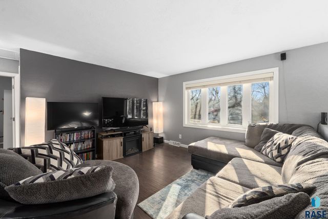 6008 W Cheyenne Dr Drive, Sioux Falls, SD 57106