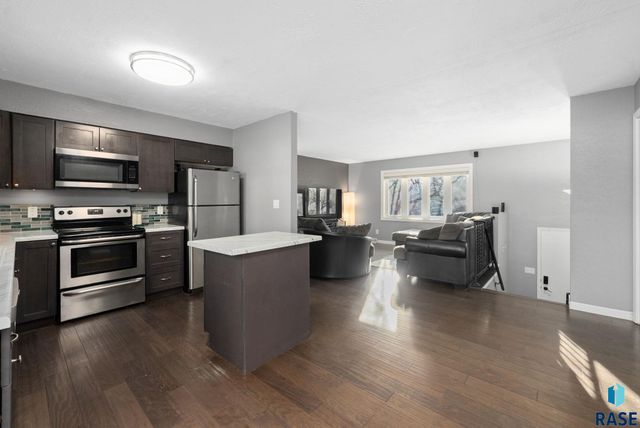 6008 W Cheyenne Dr Drive, Sioux Falls, SD 57106